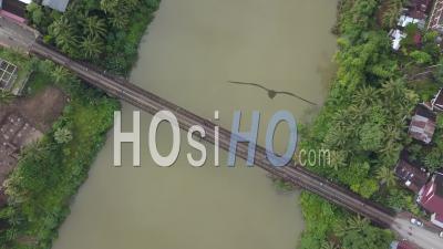 Traversée Du Pont Old River Nam Khan à Luang Prabang, Images Drone