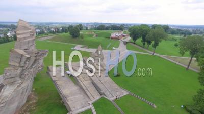 Vue Aérienne Du Neuvième Fort à Kaunas, Lituanie - Vidéo Drone