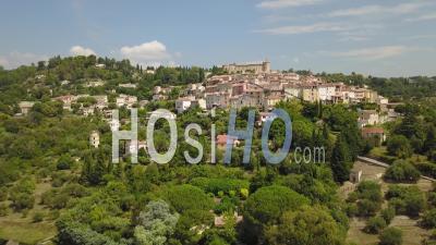 Panoramic View Of The Typical Provencal Village Of Callian - Vidéo Drone