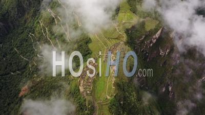 Citadelle Inca De Machu Picchu Dans Les Andes Du Pérou - Vidéo Drone