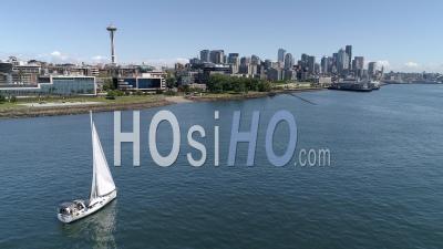 Pacifique Nord-Ouest De Seattle Washington, La Ville Depuis Le Front De Mer Avec La Tour Space Needle - Vidéo Drone