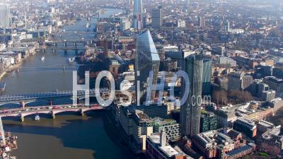Vue Aérienne De Blackfriars Et De La Tamise Avec La Ville De Londres En Arrière-Plan, Londres Filmée Par Hélicoptère En Hiver, Londres, Londres, Royaume-Uni