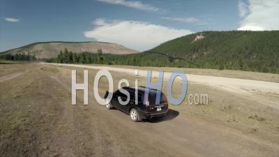 Voyager En Voiture Dans Les Petites Routes De La Mongolie - Vidéo Drone