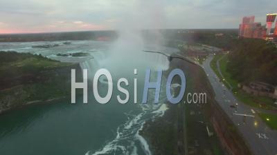 Vue Aérienne Des Chutes Canadiennes Horseshoe,L Chutes Du Niagara Au Lever Du Soleil - Vidéo Drone