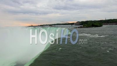 Vue Aérienne Des Chutes Canadiennes Horseshoe,L Chutes Du Niagara Au Lever Du Soleil - Vidéo Drone