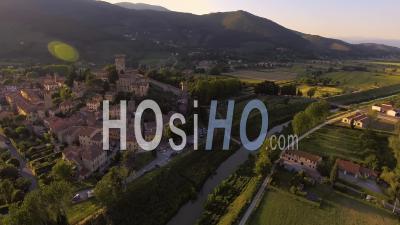 Images Aériennes, Une Ancienne Ville De Vicopisano En Toscane, Italie, Au Coucher Du Soleil 4k - Vidéo Drone