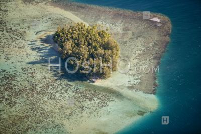 Reef And Small Island Tropical Tahiti Islands Of French Polynesia - Aerial Photography