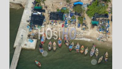 Bateaux De Pêche Et De L'industrie Thaïlande - Photographie Aérienne