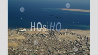 Egypte Mer Rouge Hurgada Vue Aérienne De La Côte Et De La Ville - Photographie Aérienne