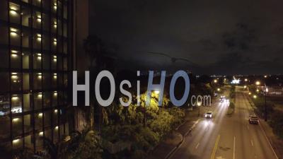 Vue De Nuit Dans Le Centre-Ville De Miami - Vidéo Drone