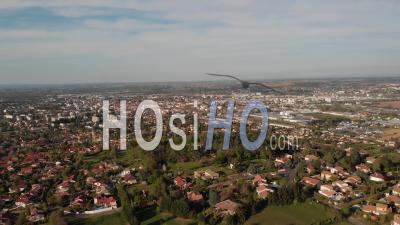 Villefranche Sur Saone Et Villages Ruraux À Proximité Des Vignes - Vidéo Drone