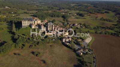 Village Et Chateau De Biron En Dordogne, Vidéo Drone
