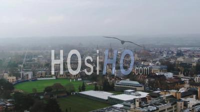 Centre De La Ville D'oxford Dans Un Jour De Brouillard - Vidéo Drone