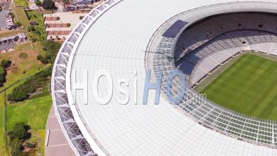 Aerial View Of The City Of Cape Town South Africa With Capetown Stadium In Distance - Vidéo Drone