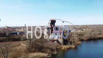 Vue Aérienne D'une Usine De Moulin Abandonnée Dans L'illinois Suggère Le Déclin De L'ère De La Fabrication En Amérique - Vidéo Drone