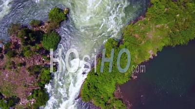 Vue Aérienne Des Torrents Et Des Courants Fluviaux Sur Le Nil En Ouganda -Vidéo Drone