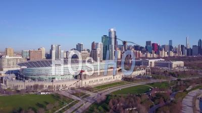 Vue Aérienne Sur Soldier Field Et L'horizon De Chicago - Vidéo Drone