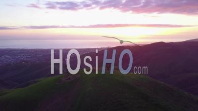 Vue Aérienne Sur Les Montagnes Du Sud De La Californie Près De Ventura, Californie, Au Coucher Du Soleil - Vidéo Drone