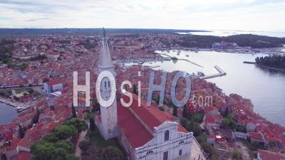 Vue Aérienne De La Ville De Rovinj En Croatie - Vidéo Drone