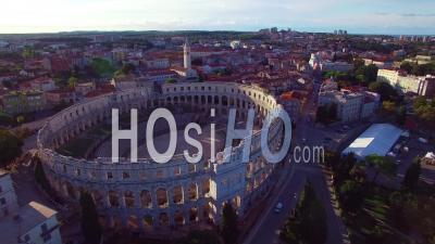 Vue Aérienne De L'amphithéâtre Romain à Pula, Croatie - Vidéo Drone