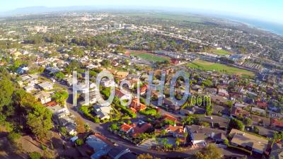 Vue Aérienne Sur La Ville Côtière Californienne De Ventura - Vidéo Drone