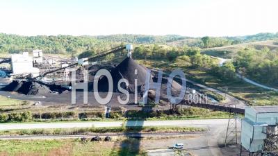 Vue Aérienne Sur Une Mine De Charbon En Virginie Occidentale - Vidéo Drone