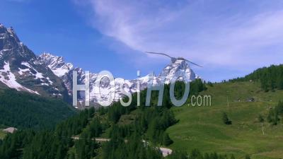 Mont Cervin (cervin) Dans Les Alpes Italiennes - Vidéo Drone