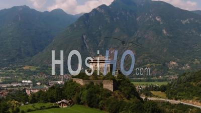 Le Château De Verres, En Vallée D'aoste, Alpes Italiennes - Vidéo Drone