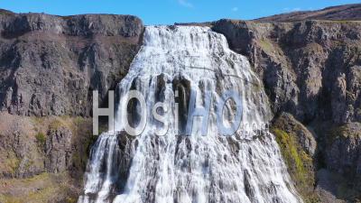 Vue Aérienne De La Cascade Dynjandi Dans Les Fjords De L'ouest De L'islande - Vidéo Drone