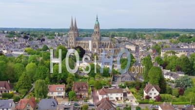 Vue Aérienne Sur La Normandie France Ville Française De Bayeux - Vidéo Drone