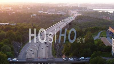 Highway Traffic On Essingeleden In Central Stockholm During Sunset, Stockholm- Vidéo Drone
