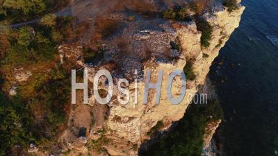 Lever De Soleil Sur La Côte Calcaire érodée, Suède - Vidéo Drone