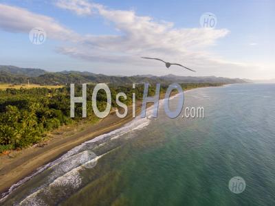 Sunset Over Beach With Mountain Background, Philippines, Drone View - Photographie Aérienne