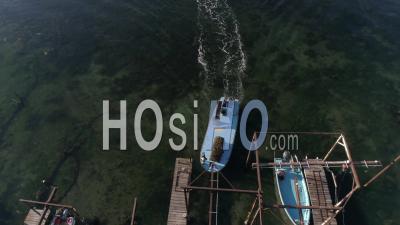 Vue Aérienne De La Ferme à Huîtres De Bouzigues (étang De Thau) - Vidéo Drone En été