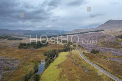 Scenic Road In The Northwest Highlands Of Scotland At Autumn - Photographie Aérienne