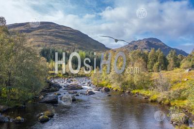 Aerial View Over Moriston River At Early Autumn In Highlands Of Scotland - Photographie Aérienne