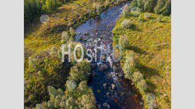 Aerial Top Down View Over Moriston River At Early Autumn In The Highlands Of Scotland - Photographie Aérienne