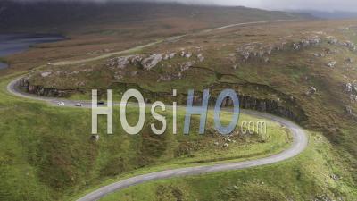 Route Sinueuse Dans Le Nord-Ouest De L'Écosse Nc500 - Vidéo Drone