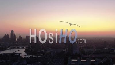 Ville De Londres Et London Eye Au Lever Du Soleil - Vidéo Drone