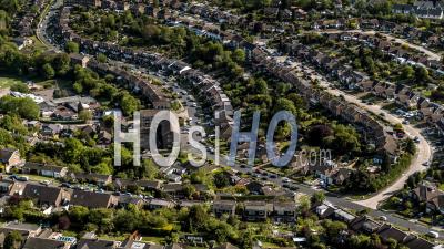 Vue Aérienne Du Lotissement Britannique Classique, Maisons Anglaises Vues D'en Haut - Vidéo Par Drone