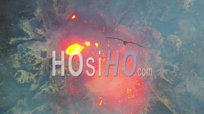Activité Volcanique Et Lave En Fusion, Volcan Yasur, Ile De Tanna, Vanuatu - Vidéo Aérienne Par Drone