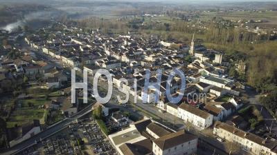 Village D'eymet Au Coucher Du Soleil - Vidéo Par Drone