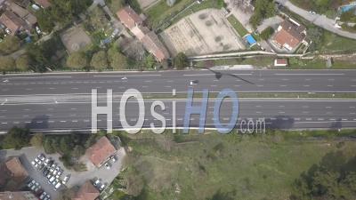 Autoroute A8 Déserte à Aix En Provence Pendant Le Confinement De Covid-19 - Vidéo Drone