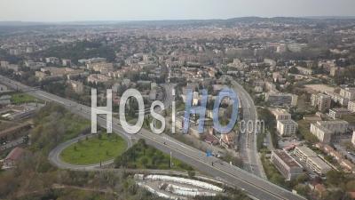Autoroute A8 Déserte à Aix En Provence Pendant Le Confinement De Covid-19 - Vidéo Drone