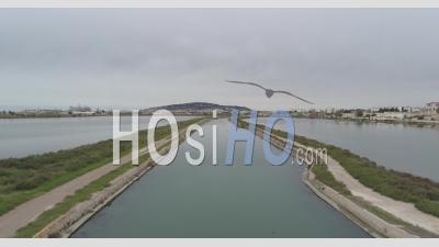 Sentiers Entre Les étangs De Frontignan, Filmé Par Drone En Hiver