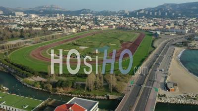 Hippodrome Borely Et Plages Vides Dans La Ville De Marseille Au Jour 12, France - Vidéo Par Drone