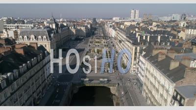 La Place De La République à Rennes, Bretagne, France, Pendant Le Confinement En Raison De L'épidémie De Covid-19 - Vidéo Par Drone