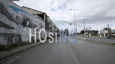 Graffiti Sur Le Mur à Peiraios Str, Gazi Keramikos, Confinement Dans Le Centre-Ville D'athènes, Grèce