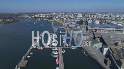 Lorient La Base, Au Jour 15 De L'épidémie De Covid-19, France - Vidéo Par Drone