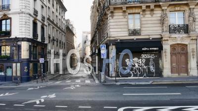 Covid19 - Lonely Jogger Girl Sur Paris Banks